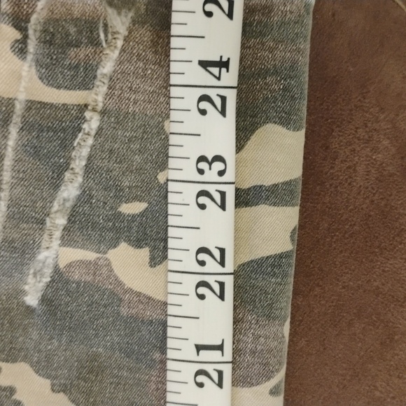 Kut From The Kloth Distressed Camouflage Jeans - Picture 12 of 12